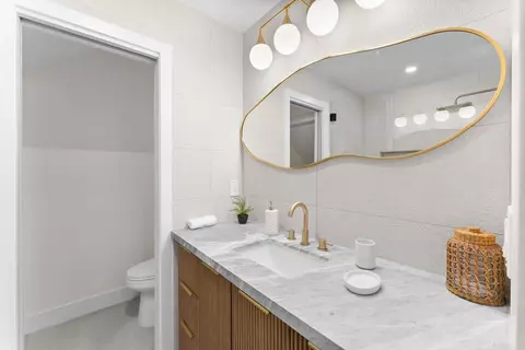 Bath - 674 Hygeia Ave, Encinitas, CA 92024 photo 4 of 4