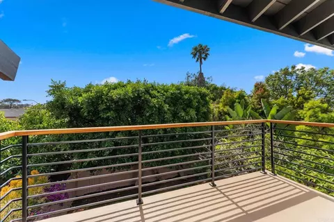 Exterior - 674 Hygeia Ave, Encinitas, CA 92024 photo 2 of 7