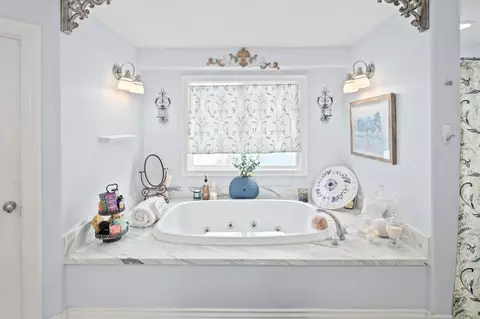 Bath - 649 I Ave, Coronado, CA 92118 photo 3 of 4
