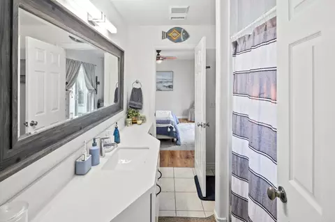 Bath - 649 I Ave, Coronado, CA 92118 photo 2 of 4