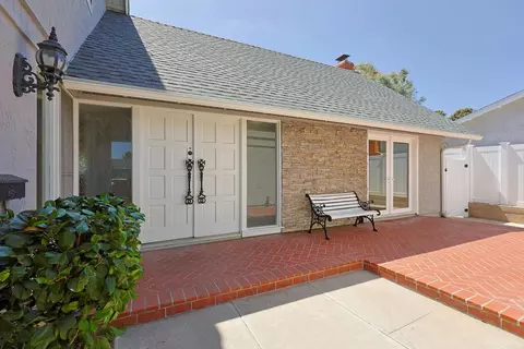 6818 Bonnie View Dr, San Diego, CA 92119