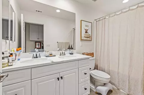 Bath - 506 Willowmore St, Vista, CA 92081 photo 1 of 2