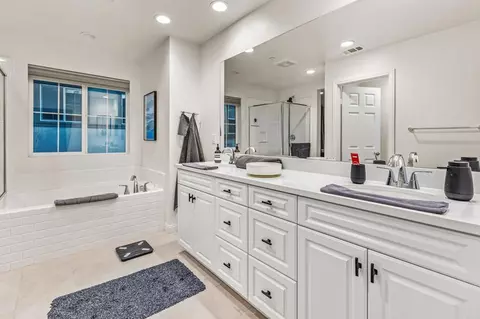 Bath - 506 Willowmore St, Vista, CA 92081 photo 2 of 2