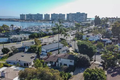 1533 10th St, Coronado, CA 92118