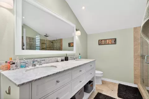 Bath - 4680 Allende Ave, Oceanside, CA 92057 photo 3 of 4