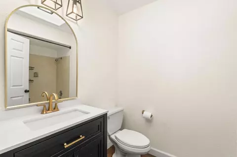 Bath - 639 Alice St, Ramona, CA 92065 photo 3 of 5