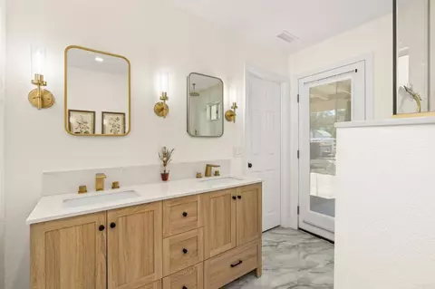 Bath - 639 Alice St, Ramona, CA 92065 photo 2 of 5