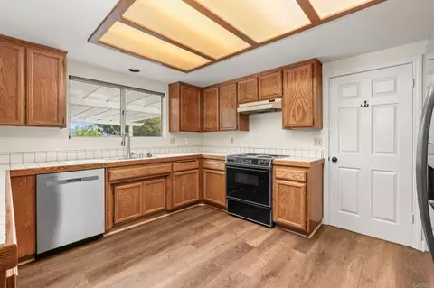 Kitchen - 639 Alice St, Ramona, CA 92065 photo 2 of 2