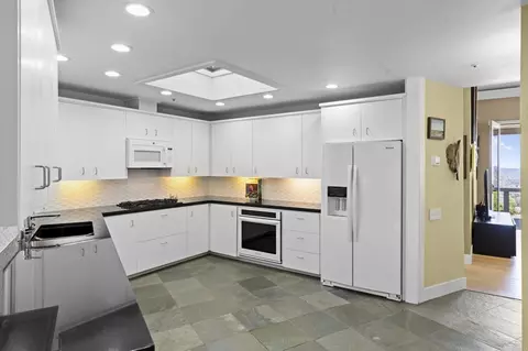 Kitchen - 14645 High Valley Rd, Poway, CA 92064 photo 1 of 2