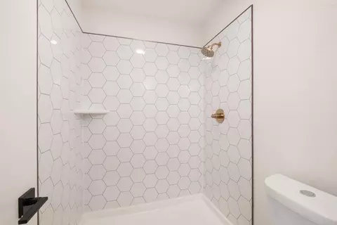 Bath - 3675 Branch Ct, Oceanside, CA 92058 photo 4 of 4