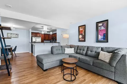 5402 Balboa Arms Dr #338, San Diego, CA 92117