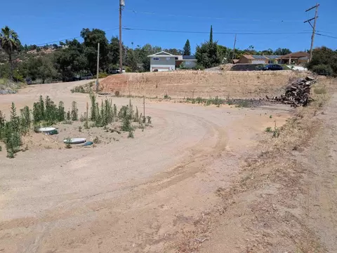 9950 Bon Vue Dr, El Cajon, CA 92021
