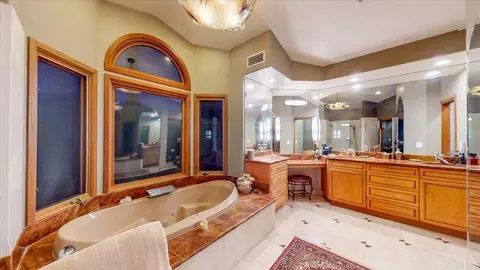 Bath - 3592 Alta Loma Dr, Jamul, CA 91935 photo 4 of 5