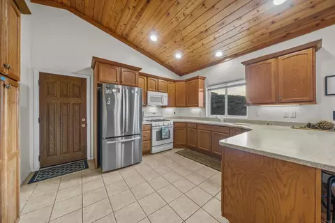 Kitchen - 35465 Sunset Ln, Julian, CA 92036 photo 2 of 4