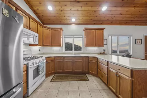 Kitchen - 35465 Sunset Ln, Julian, CA 92036 photo 3 of 4