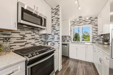 Kitchen - 6717 Clover Ct, Carlsbad, CA 92011 photo 3 of 4