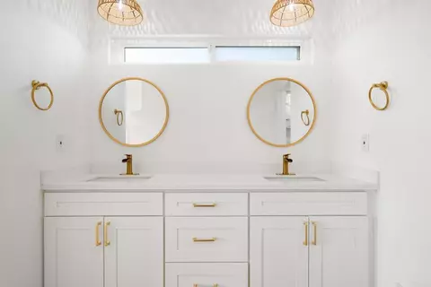 Bath - 2858 Lehigh Ct, Oceanside, CA 92056 photo 3 of 7