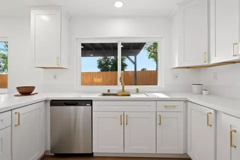 Kitchen - 2858 Lehigh Ct, Oceanside, CA 92056 photo 3 of 5