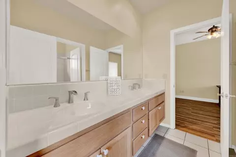 Bath - 11592 Shadow Ranch Rd, La Mesa, CA 91941 photo 7 of 8