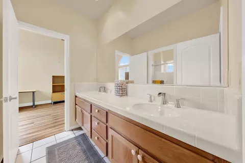 Bath - 11592 Shadow Ranch Rd, La Mesa, CA 91941 photo 8 of 8