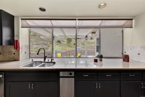 Kitchen - 11592 Shadow Ranch Rd, La Mesa, CA 91941 photo 3 of 6