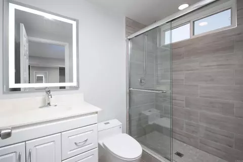 Bath - 13050 Tuscarora Dr, Poway, CA 92064 photo 2 of 2