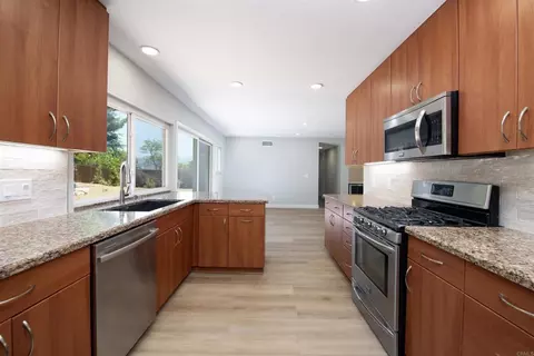 Kitchen - 13050 Tuscarora Dr, Poway, CA 92064 photo 3 of 3