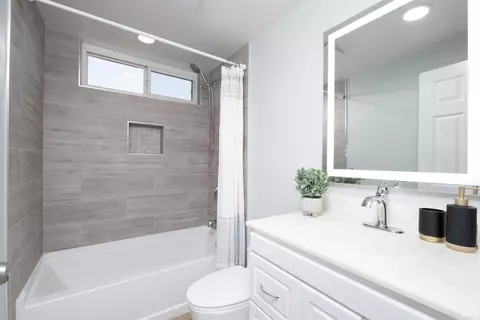 Bath - 13050 Tuscarora Dr, Poway, CA 92064 photo 1 of 2