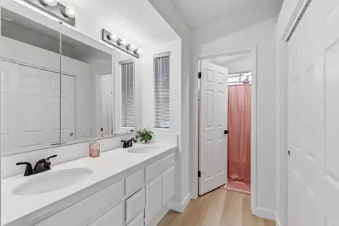 Bath - 754 Manecita Cir, Perris, CA 92571 photo 3 of 3
