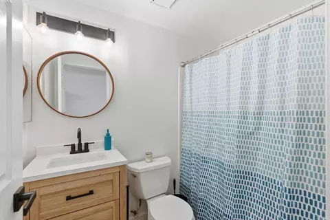 Bath - 754 Manecita Cir, Perris, CA 92571 photo 2 of 3
