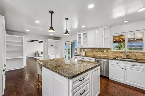 Kitchen - 1052 Ranchito Vis, Alpine, CA 91901 photo 4 of 8