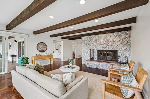 Living - 1052 Ranchito Vis, Alpine, CA 91901 photo 2 of 5
