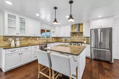 Kitchen - 1052 Ranchito Vis, Alpine, CA 91901 photo 3 of 8