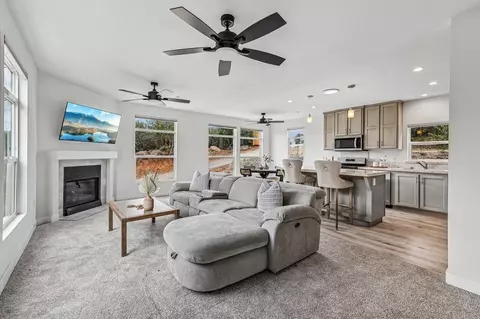 Living - 1052 Ranchito Vis, Alpine, CA 91901 photo 5 of 5