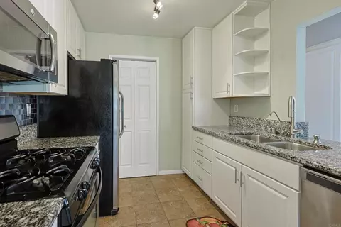 Kitchen - 244 Riverview Way, Oceanside, CA 92057 photo 4 of 4