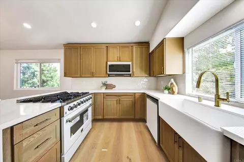 Kitchen - 8438 Fanita Dr, Santee, CA 92071 photo 4 of 5