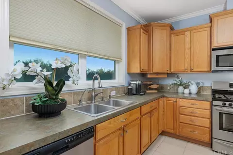 Kitchen - 212 Acropolis Way, Vista, CA 92084 photo 3 of 4