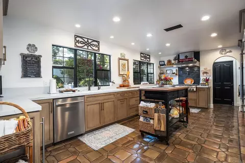Kitchen - 2763 W Victoria Dr, Alpine, CA 91901 photo 1 of 5