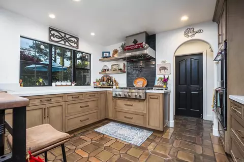 Kitchen - 2763 W Victoria Dr, Alpine, CA 91901 photo 2 of 5