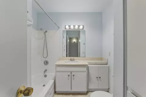 Bath - 3592 Boussock Ln, Oceanside, CA 92057 photo 2 of 3