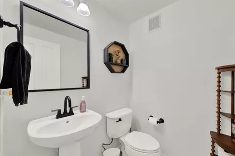 Bath - 1501 Mirabelle Ln, Santee, CA 92071 photo 1 of 4