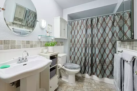 Bath - 1276 Avocado Ave, El Cajon, CA 92020 photo 2 of 2