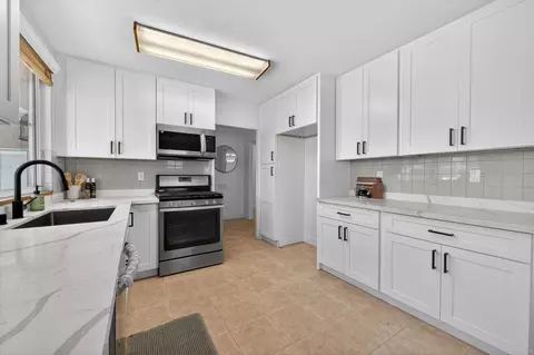 Kitchen - 13010 Neddick Ave, Poway, CA 92064 photo 2 of 3
