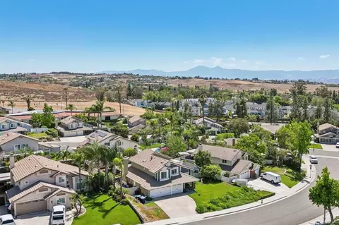 View/Area - 1602 Tonia Ct, Riverside, CA 92506 photo 5 of 6
