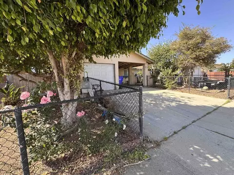 Exterior - 4750 Calle Estrella, Oceanside, CA 92057 photo 2 of 11