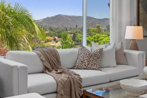 Living - 746 Sunrise Dr E, Vista, CA 92084 photo 2 of 5