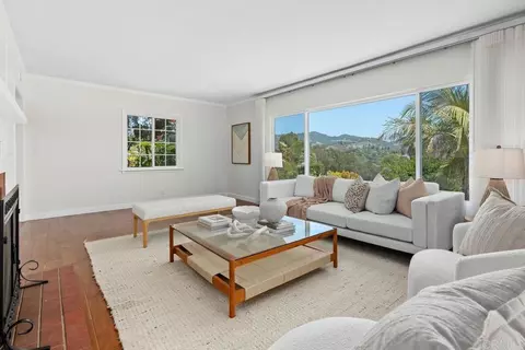 Living - 746 Sunrise Dr E, Vista, CA 92084 photo 4 of 5