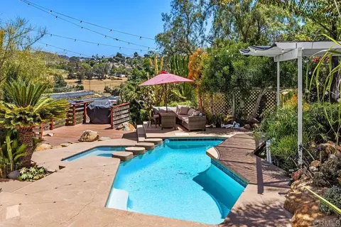 Exterior - 746 Sunrise Dr E, Vista, CA 92084 photo 5 of 8