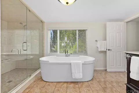 Bath - 746 Sunrise Dr E, Vista, CA 92084 photo 3 of 5