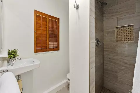 Bath - 746 Sunrise Dr E, Vista, CA 92084 photo 5 of 5